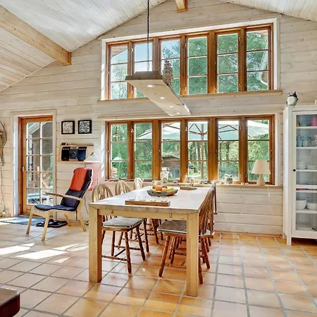 Beautiful In With 3 Bedrooms *